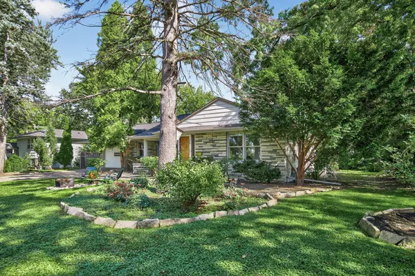 Saint Paul, MN 55116,1544 Mississippi River BLVD S