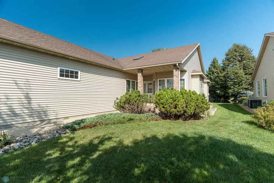 318 44th AVE S, Moorhead, MN 56560