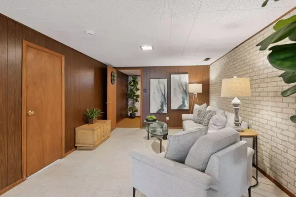 Bloomington, MN 55420,9516 4th AVE S