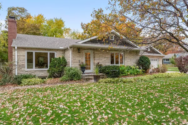 407 Turners Crossroad N, Golden Valley, MN 55422