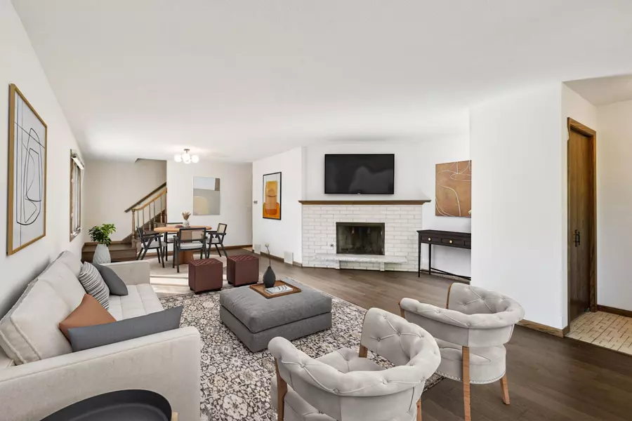 7207 Heatherton CIR, Edina, MN 55435