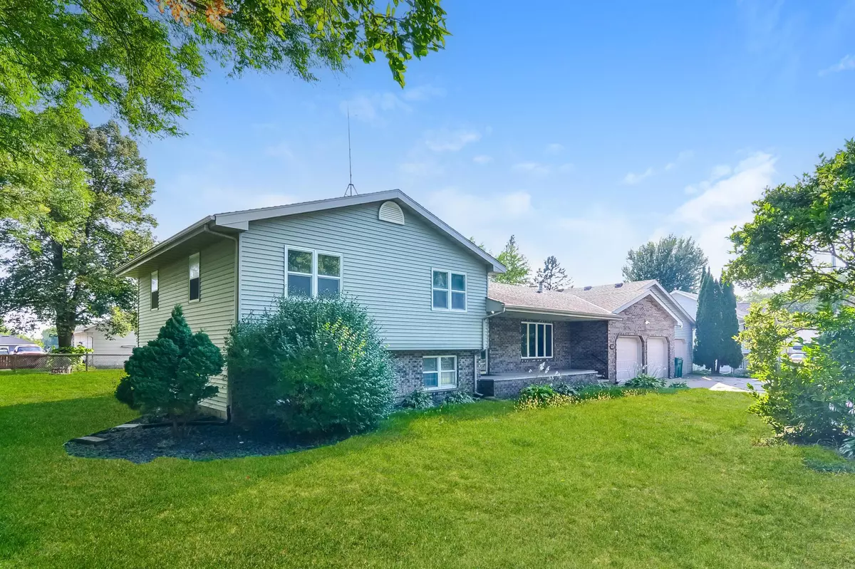 Green Isle, MN 55338,205 South LN