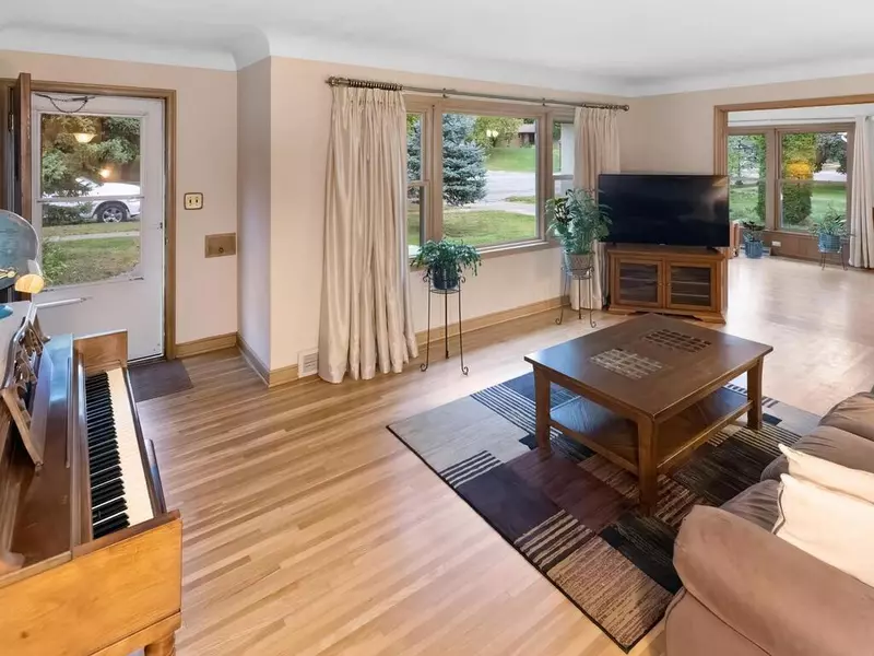 1075 Saint Paul AVE, Saint Paul, MN 55116