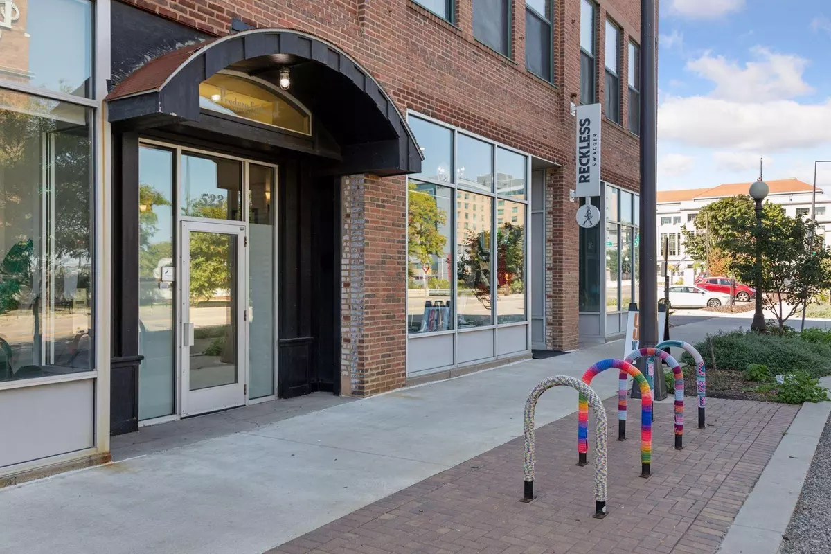 Saint Paul, MN 55101,523 Jackson ST #302