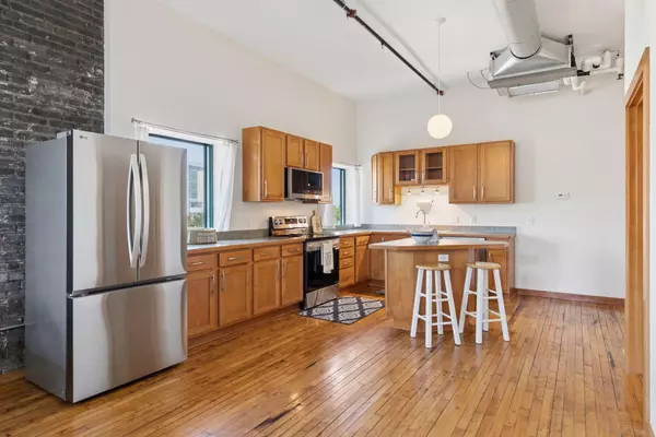 Saint Paul, MN 55101,523 Jackson ST #302