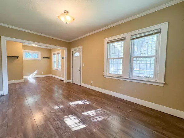 Fargo, ND 58103,1517 9th AVE S