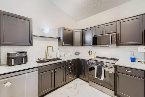 Rogers, MN 55374,21671 Linden WAY
