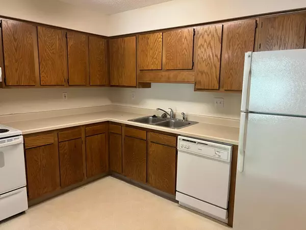 South Saint Paul, MN 55075,221 Grand AVE W #104