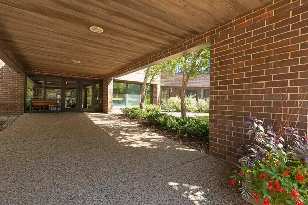 Saint Paul, MN 55116,2275 Youngman AVE #308W