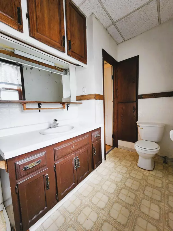 Winona, MN 55987,652 E 3rd ST