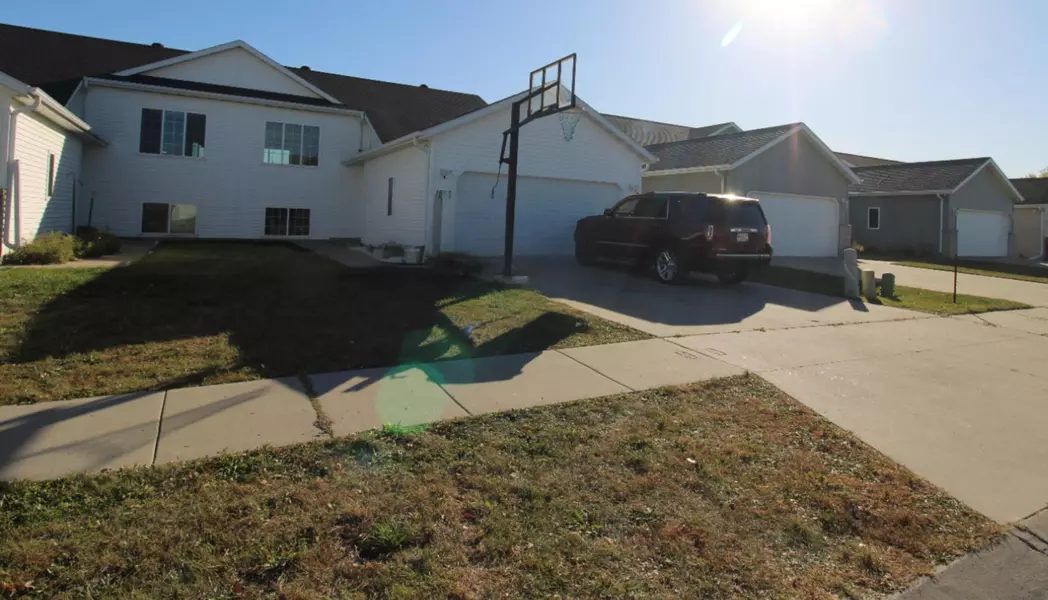 1557 34th AVE S, Moorhead, MN 56560