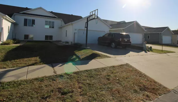 1557 34th AVE S, Moorhead, MN 56560
