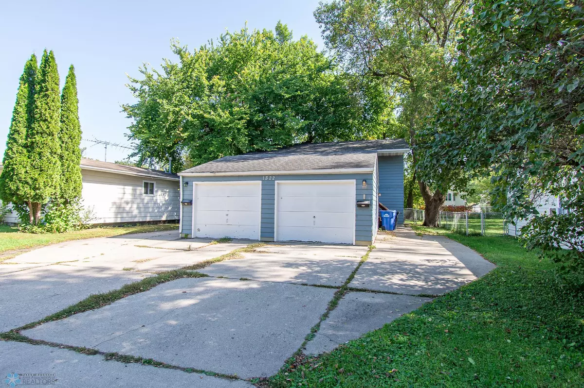 Fargo, ND 58103,1322 14 1/2 ST S