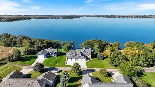 112 S Sunrise ST, Hendricks, MN 56136