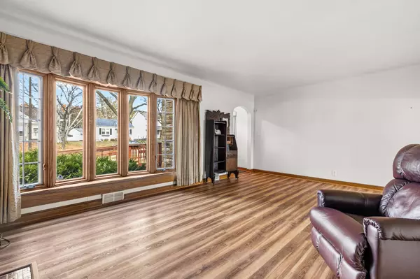 Saint Paul, MN 55106,1676 Arlington AVE E