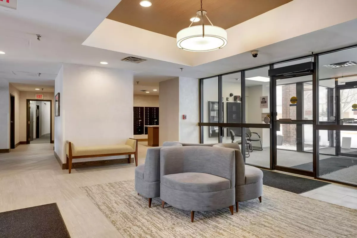 Saint Paul, MN 55105,1181 Edgcumbe RD #413