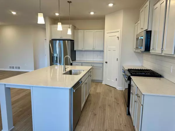 Lakeville, MN 55044,20050 Glarus LN