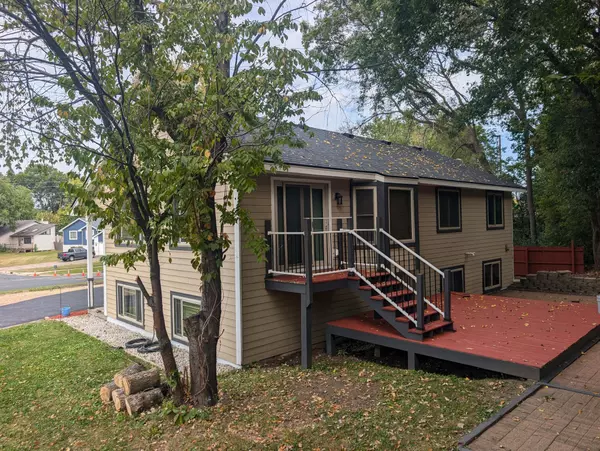 300 Butternut LN, Burnsville, MN 55306