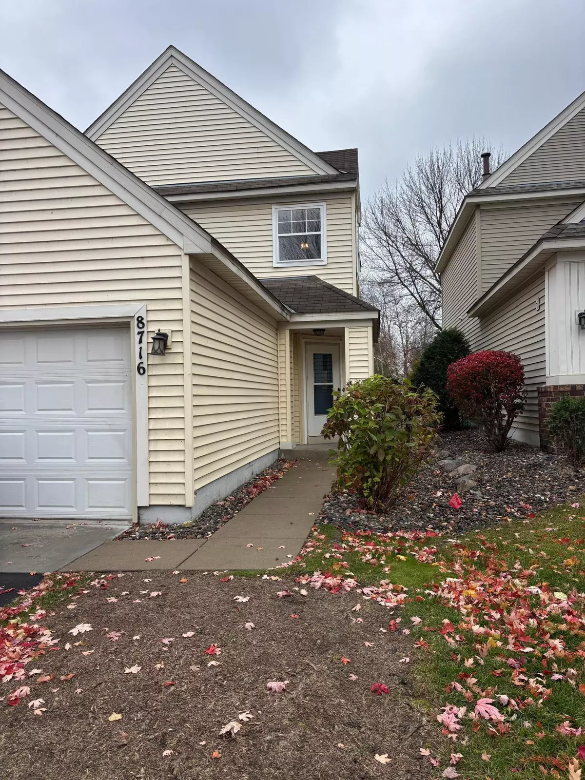 Chanhassen, MN 55317,8716 N Bay DR