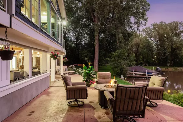 Orono, MN 55391,3135A Shore DR N