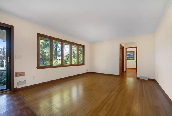 New Hope, MN 55427,8009 40th AVE N