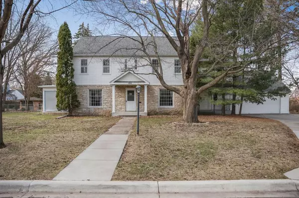 Hopkins, MN 55343,130 Holly RD