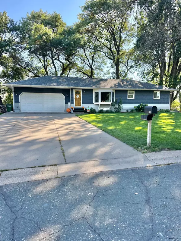 1000 Oak Ridge PT NE, Blaine, MN 55434