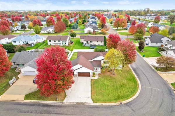 1150 Clover LN SE, Owatonna, MN 55060
