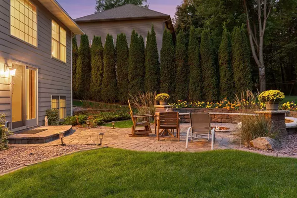 Waconia, MN 55387,1652 Oakpointe DR