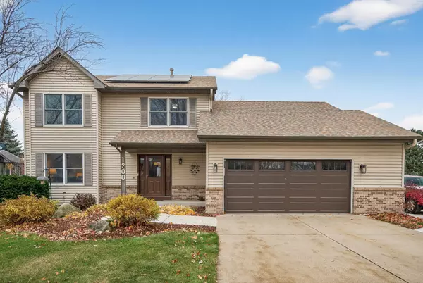 1908 Sibley View LN, Northfield, MN 55057