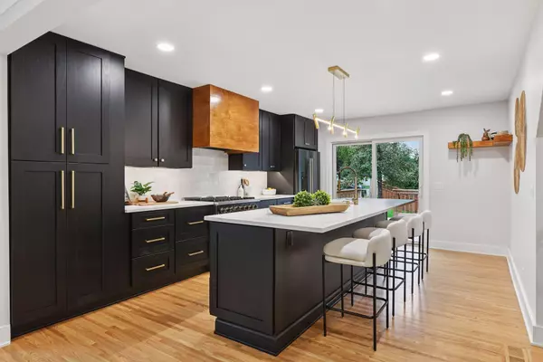 Hopkins, MN 55343,101 Oakwood RD