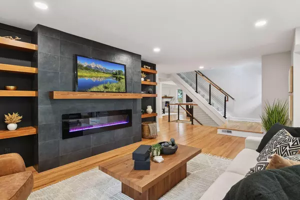 Hopkins, MN 55343,101 Oakwood RD