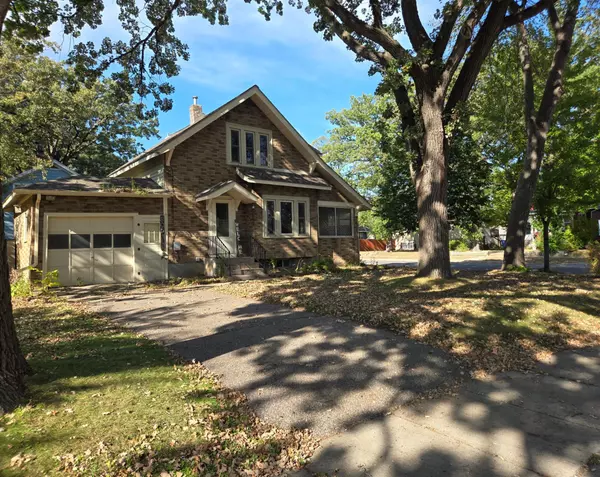 Saint Cloud, MN 56303,905 8th AVE N