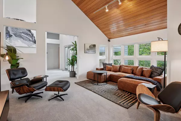 Eden Prairie, MN 55346,7000 Edgebrook PL