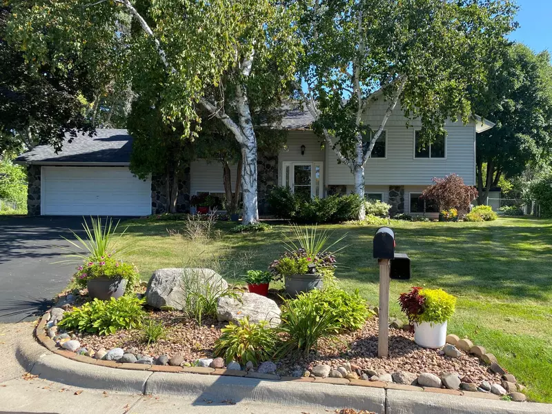 11311 W River Hills DR, Burnsville, MN 55337