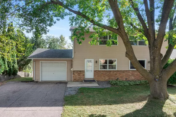 Saint Michael, MN 55376,911 Ridge DR SE