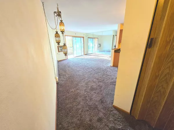 Golden Valley, MN 55427,9147 Highway 55 #301