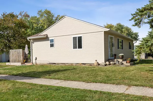 Moorhead, MN 56560,1523 17th ST S
