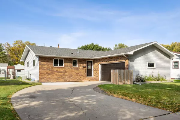 Fargo, ND 58103,1407 17th ST S