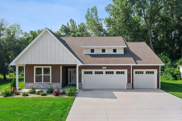 634 E 6th ST, Chaska, MN 55318
