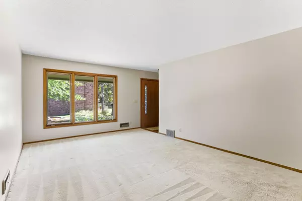 New Brighton, MN 55112,61 Windsor CT