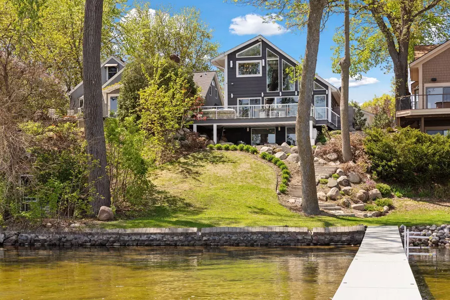 176 Peninsula RD, Medicine Lake, MN 55441