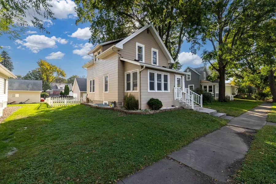 126 Cross ST, North Mankato, MN 56003