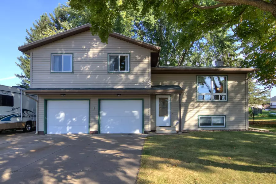 1122 Grissom DR, Eau Claire, WI 54703