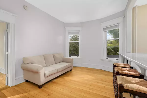 Saint Paul, MN 55102,579 Summit AVE #105