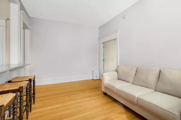 Saint Paul, MN 55102,579 Summit AVE #105