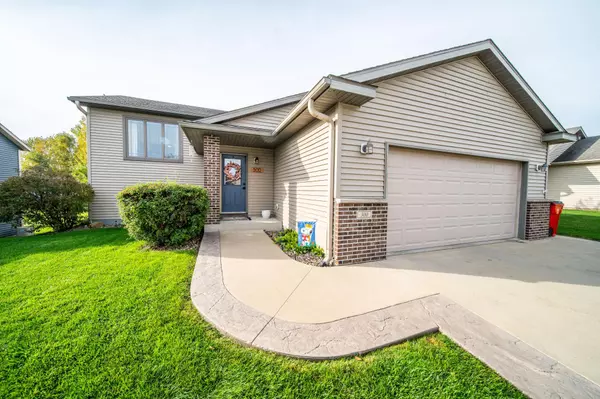 300 Luella PL NE, Stewartville, MN 55976