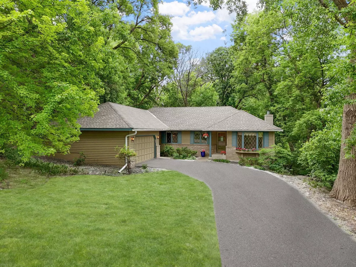 Minnetonka, MN 55391,1527 Clarendon DR