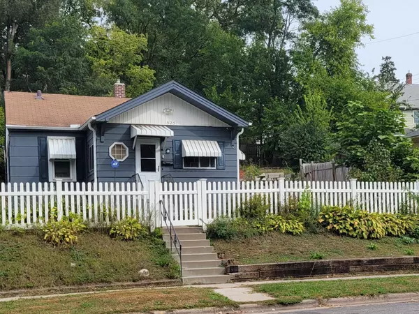 525 Lawson AVE E, Saint Paul, MN 55130