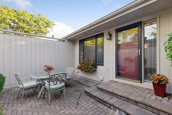 Plymouth, MN 55447,1517 Black Oaks PL N